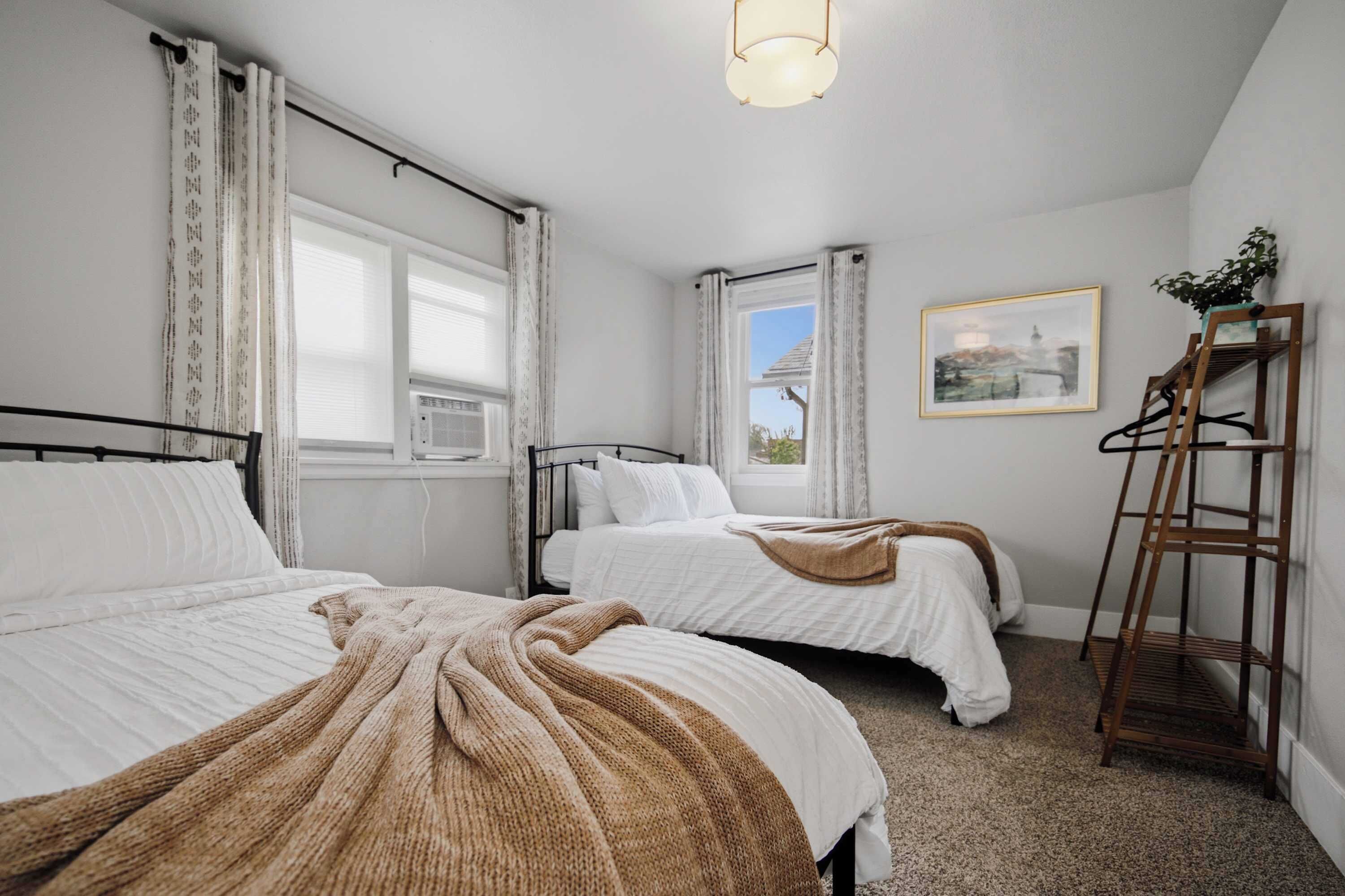 Iron/ironing board, travel crib, WiFi, bed sheets