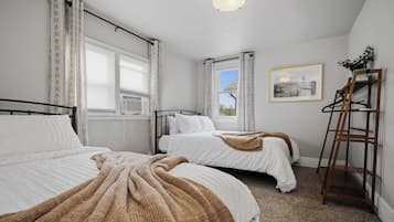 Iron/ironing board, travel crib, WiFi, bed sheets