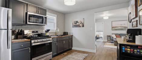 Coffee/tea maker, fridge, microwave, oven