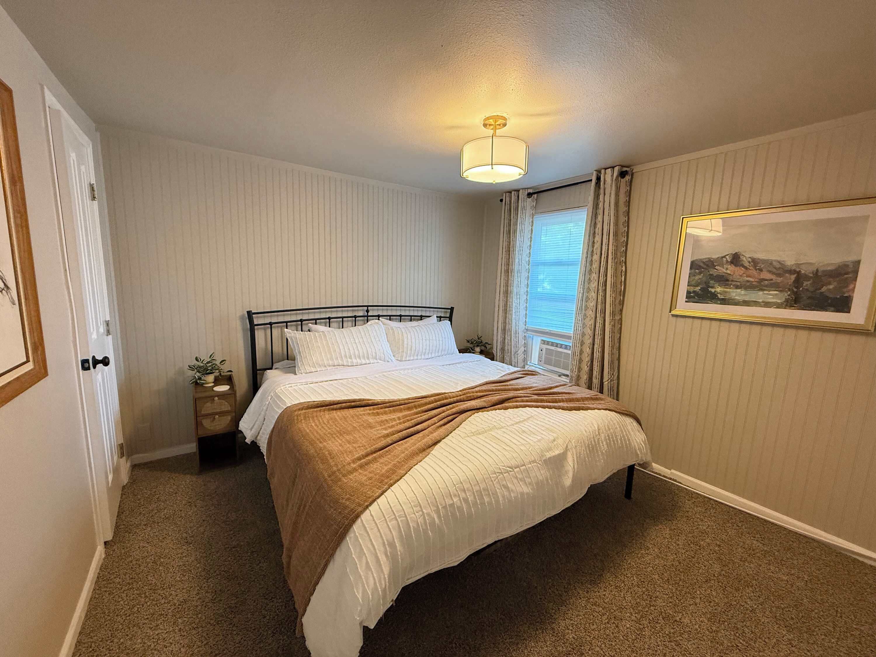 Iron/ironing board, travel cot, WiFi, bed sheets