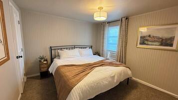Iron/ironing board, travel cot, WiFi, bed sheets