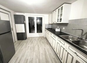 A kitchen with a refrigerator, stove, sink, and cabinets. - Entire house, private pool, and lush garden (1,500 m²) (Espiet)