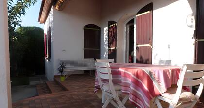 Chambre d’hôtes « Chez Michel et Anne Marie » avec terrasse privée, Wi-Fi et climatisation