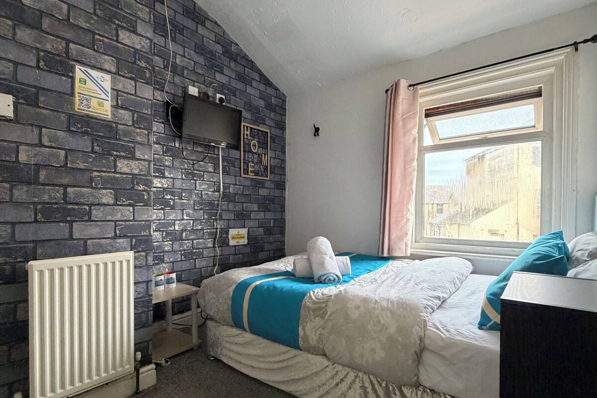Habitación doble clásica, 1 cama matrimonial, para no fumadores | Espacio para trabajar con laptop y wifi gratis 