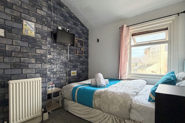 Classic Double Room, 1 Double Bed, Non Smoking | Laptop workspace, WiFi (free)