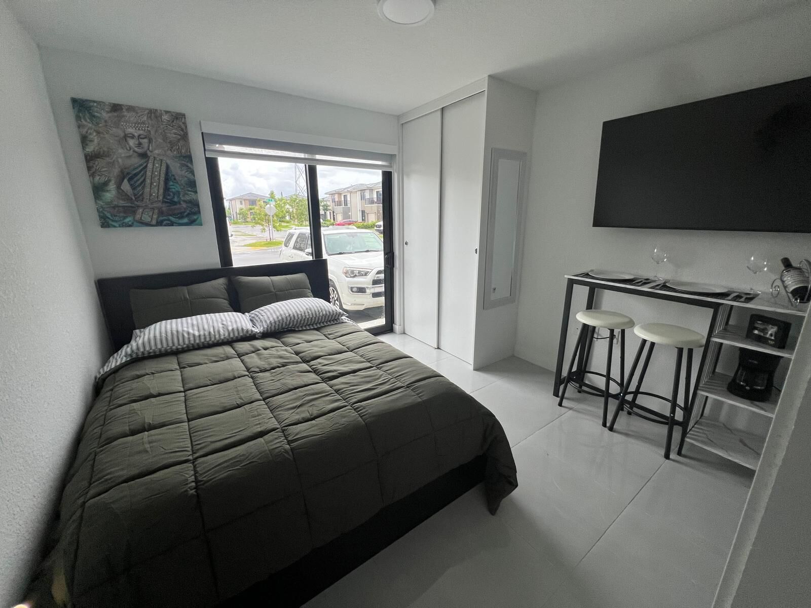 1 bedroom, iron/ironing board, internet, bed sheets