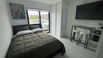 1 bedroom, iron/ironing board, internet, bed sheets