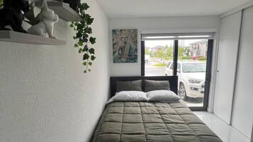 1 bedroom, iron/ironing board, internet, bed sheets