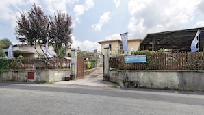 Unclassified image, 3 of 27, button - Room 'Matrimoniale Con Letto Singolo' with Shared Garden and Wi-Fi (Rocca di Papa)