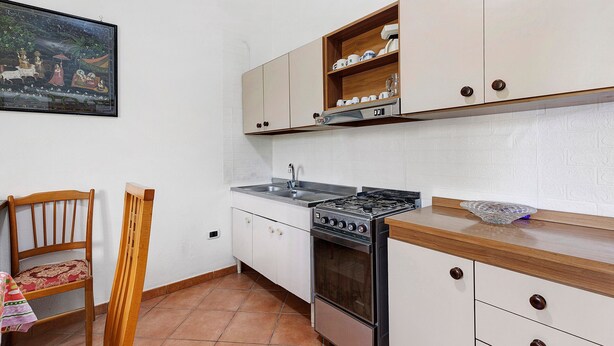 Unclassified image, 1 of 27, button - Room 'Matrimoniale Con Letto Singolo' with Shared Garden and Wi-Fi (Rocca di Papa)