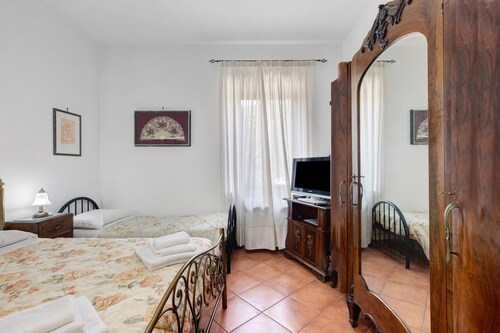 Room 'Matrimoniale Con Letto Singolo' with Shared Garden and Wi-Fi