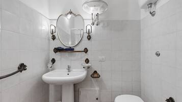 Een douche, een haardroger, handdoeken