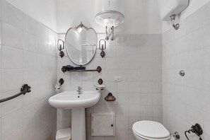 تجهيزات دش، مجففات شعر، مناشف