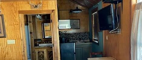 1 bedroom, desk, WiFi, bed sheets