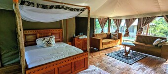 5-bedroom bed & breakfast in Mikumi National Park with AC