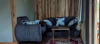 5-bedroom bed & breakfast in Mikumi National Park with AC