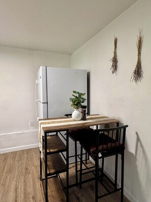 Dining - 1-bedroom apartment in Weed (Weed)