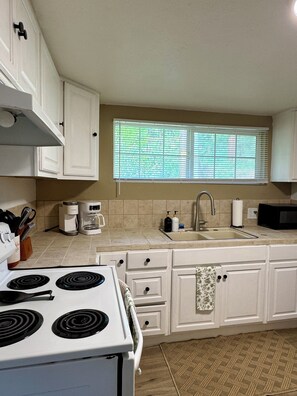 Private kitchen - 1-bedroom apartment in Weed (Weed)