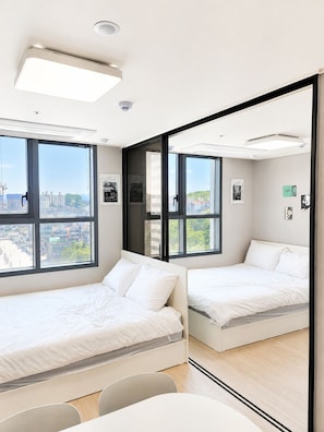 Deluxe-Doppel- oder -Zweibettzimmer, 2 Queen-Betten, Nichtraucher | Schallisolierte Zimmer, kostenloses WLAN