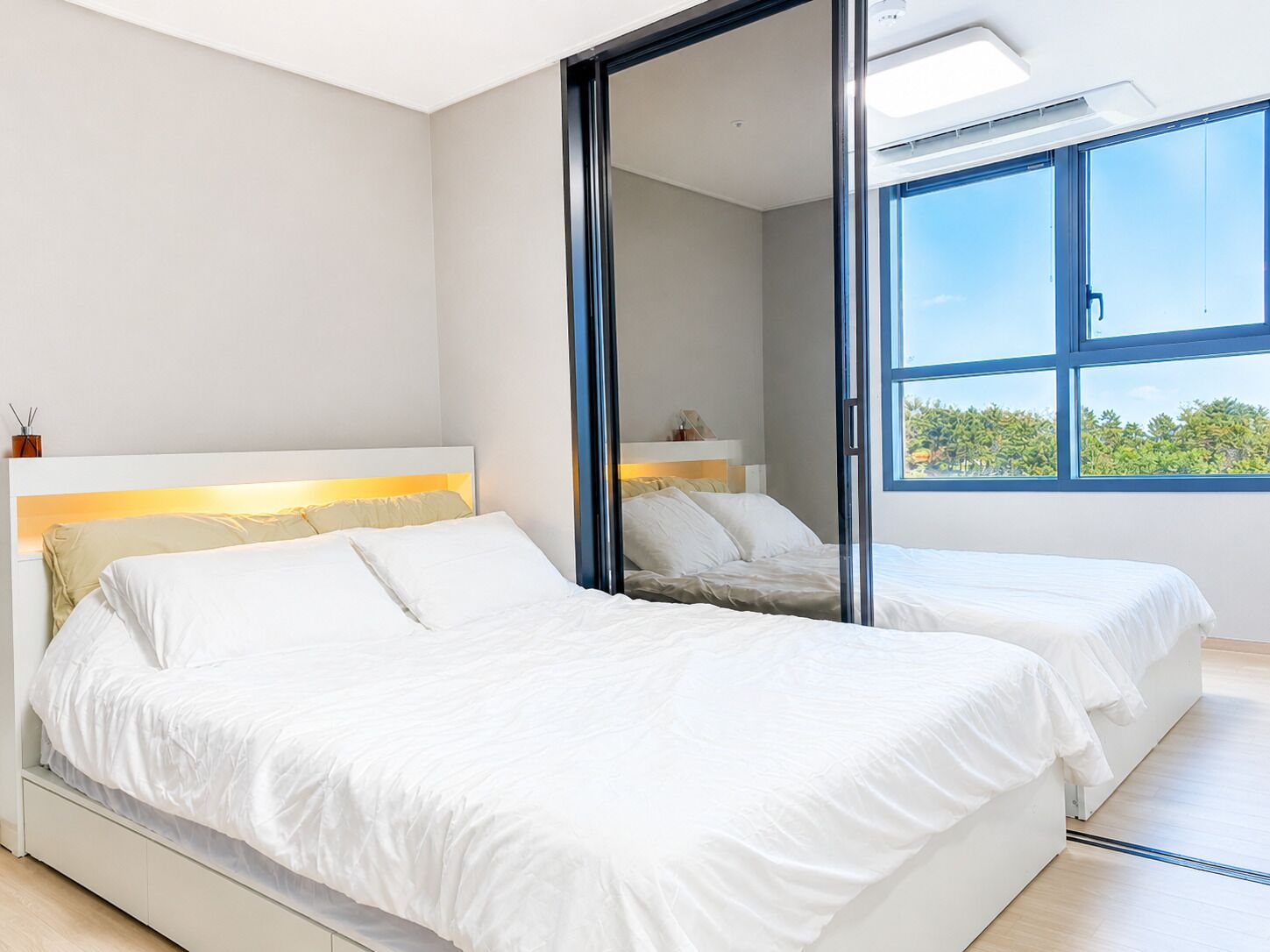Deluxe Twin Room, Sea View | Pillowtop beds, individually furnished, soundproofing, free WiFi