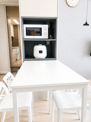Deluxe-Doppel- oder -Zweibettzimmer, 2 Queen-Betten, Nichtraucher | Speisen