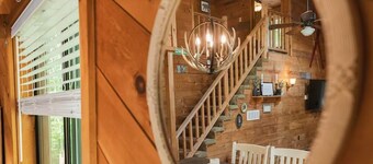  The Perfect Vermont Getaway! 3 bedroom, Fireplace, indoor Pool & Mountain Charm