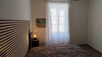 1 bedroom, internet, bed sheets