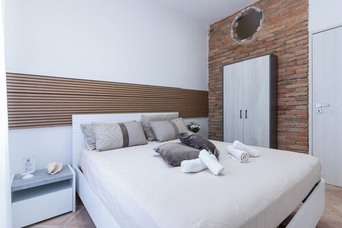 Amazing 12-bed apartment with 4 bedrooms in Rimini, 30 meters from the beach