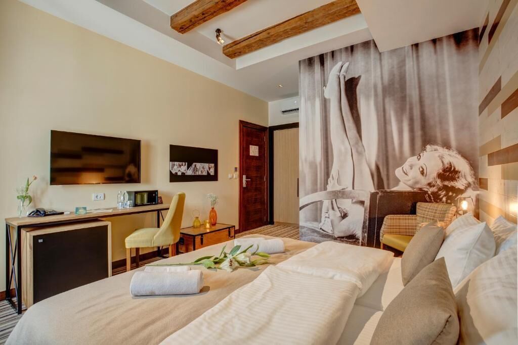 In-room safe, desk, blackout drapes, soundproofing