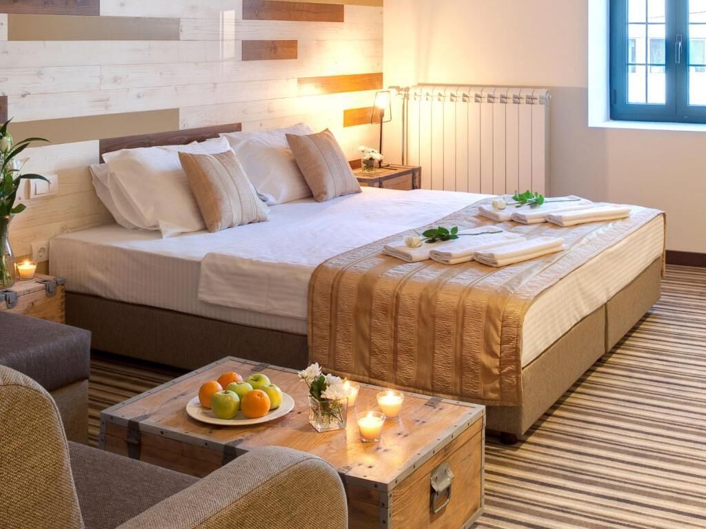 Doppel- oder Zweibettzimmer | Zimmersafe, Schreibtisch, Verdunkelungsvorhänge, schallisolierte Zimmer
