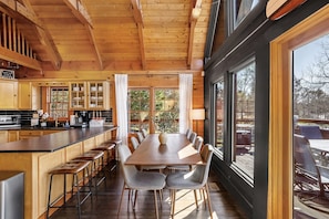 Dining - Lakefront/Hot Tub/Sauna/Fire Pit (Ten Mile)
