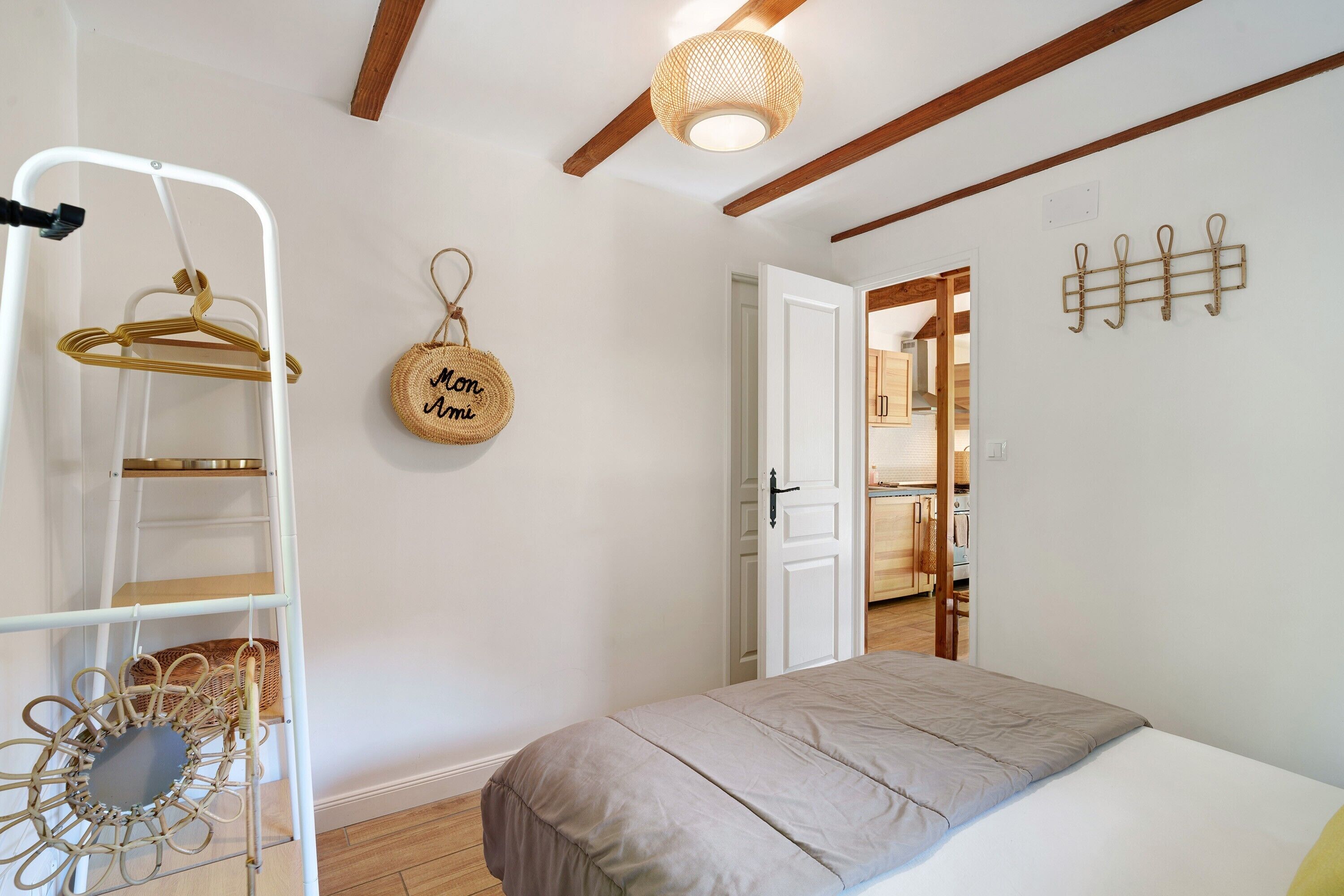 2 bedrooms, WiFi, bed sheets