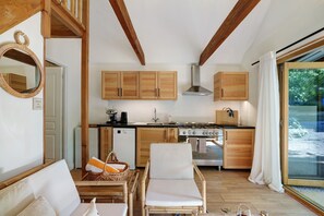 Coffee/tea maker, fridge, oven, stovetop - Nonna’s – Your Home Away from Home (La Chapelle-Montbrandeix)