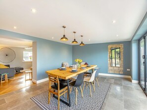 A dining area with a wooden table, chairs, and pendant lighting. - Beautiful Country 3 Bed Escape, Warwickshire - Pass the Keys (Ufton)