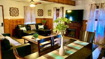 TV, fireplace