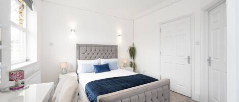 4 chambres, fer et planche à repasser, Wi-Fi gratuit, draps fournis