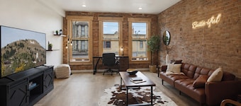 Park Street Retreat - Historic Uptown Butte