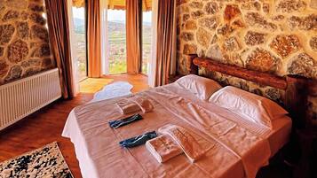 3 bedrooms, iron/ironing board, Internet, bed sheets