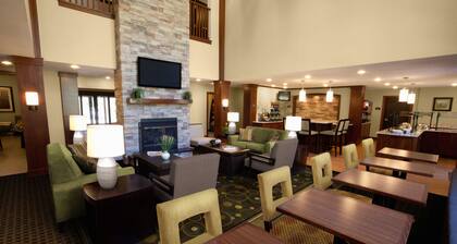 1BR Suite w/ Kitchen | Daily Breakfast + Pool