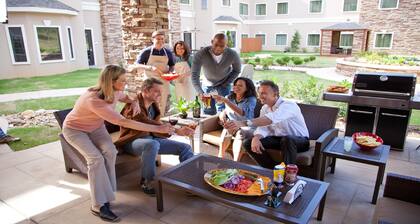 2BR Suite w/ Kitchen | Hot Breakfast + Pool Access