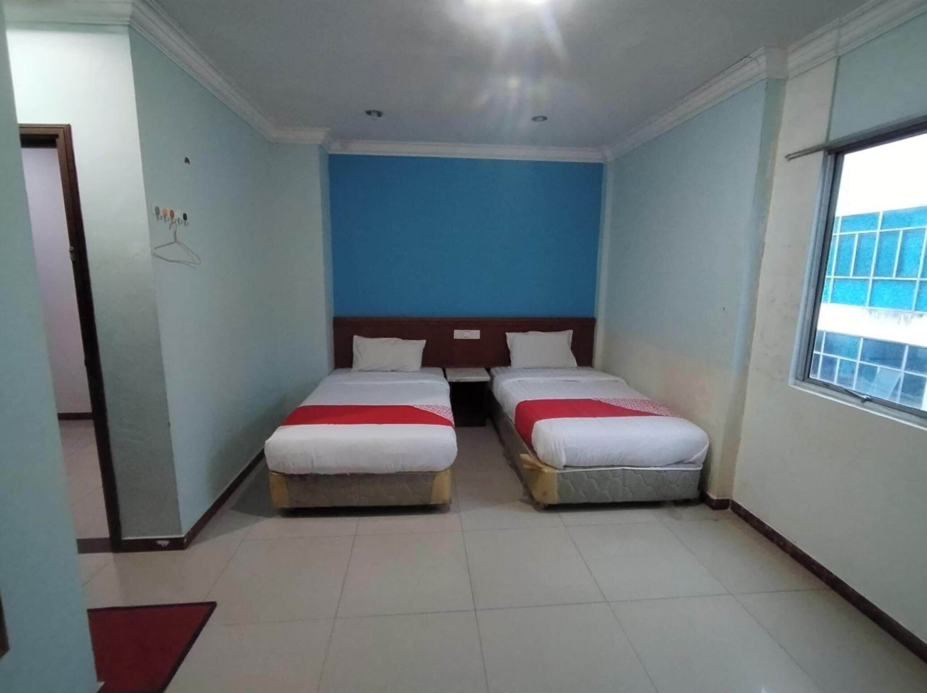 Desk, free WiFi, bed sheets