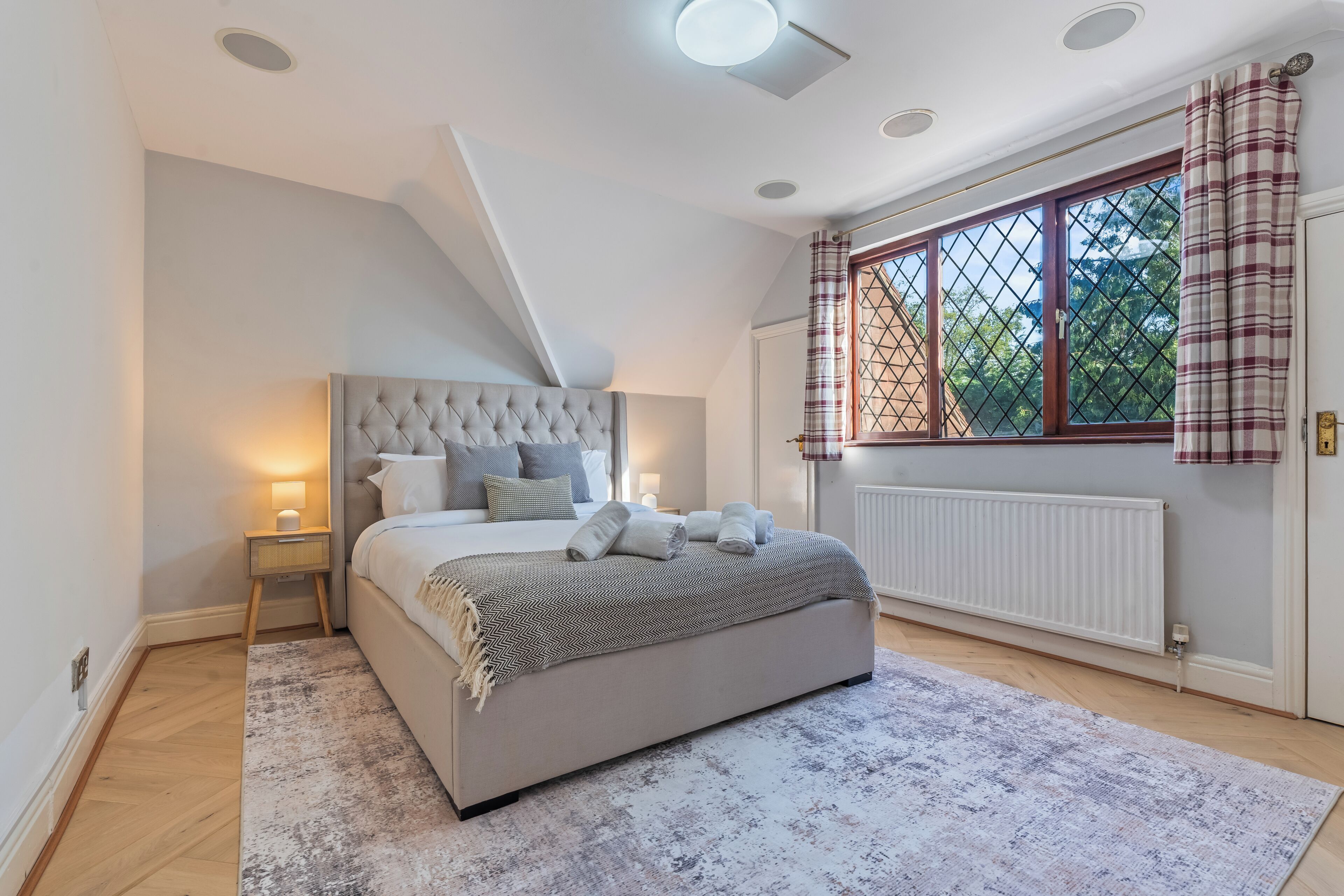 6 bedrooms, desk, iron/ironing board, free WiFi