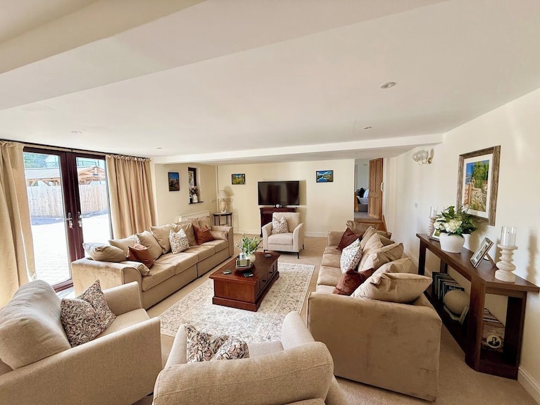 5 Bed, Large Luxury Barn | Sleeps 8 | Dogs Welcome - Usk