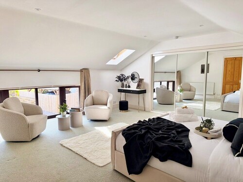 5 Bed, LARGE Luxury Barn | Sleeps 8 | Dogs Welcome