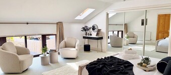 5 Bed, LARGE Luxury Barn | Sleeps 8 | Dogs Welcome