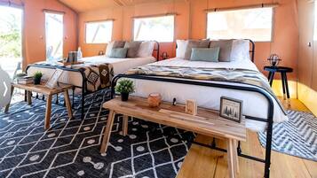 1 bedroom, bed sheets