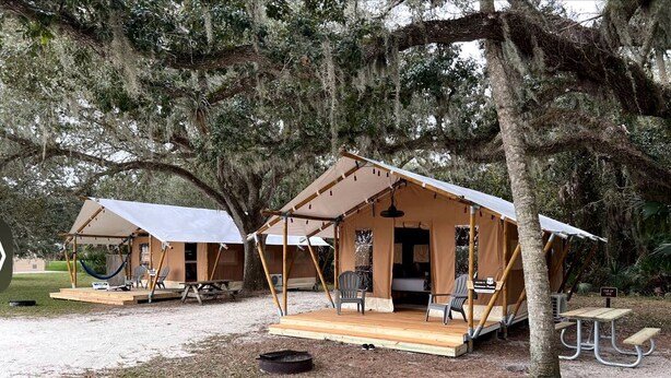 Property grounds - Safari Tent Retreat with Fire Pit and Hammocks in Basinger, Florida (Okeechobee)
