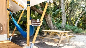 Outdoor dining - Safari Tent Retreat with Fire Pit and Hammocks in Basinger, Florida (Okeechobee)