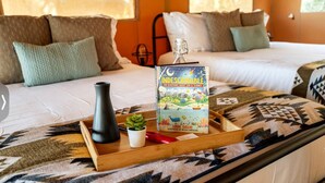 Room - Safari Tent Retreat with Fire Pit and Hammocks in Basinger, Florida (Okeechobee)