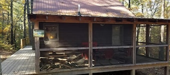 Rustic, Pet Friendly Cabin in Lakemont, Georgia, near Tallulah Gorge State Park
